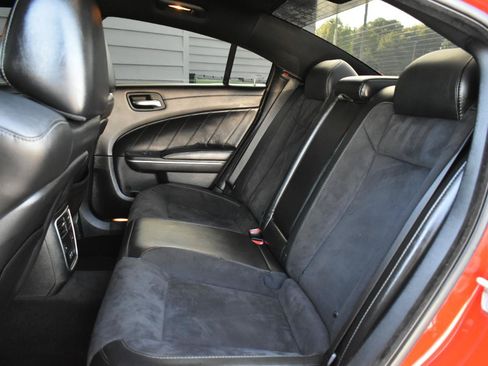 Used 2019 Dodge Charger Scat Pack w/ Dynamics Package RWD image 27