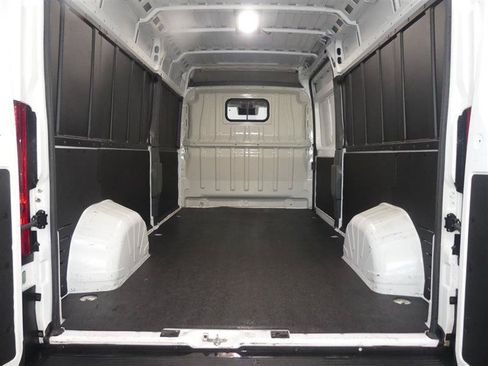Used 2025 RAM ProMaster 2500 w/ Convenience Group FWD image 8