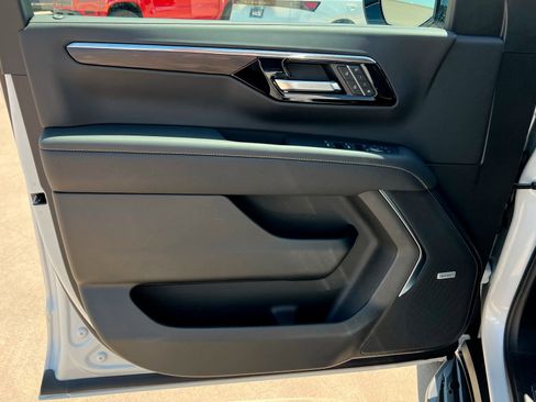 New 2025 Chevrolet Suburban Premier image 15