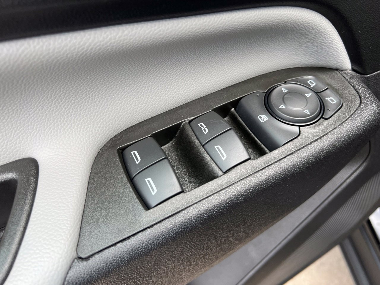 Used 2024 Chevrolet Equinox LS FWD image 12