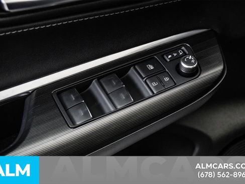 Used 2022 Toyota Venza XLE image 47