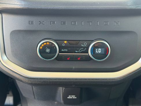 Used 2025 Ford Expedition Platinum w/ Driver's Package AWD/4WD image 16