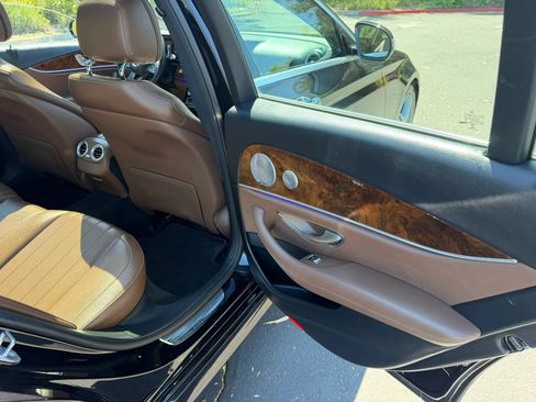 Used 2017 Mercedes-Benz E 300 4MATIC image 21