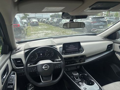 Used 2025 Nissan Rogue SV FWD image 35