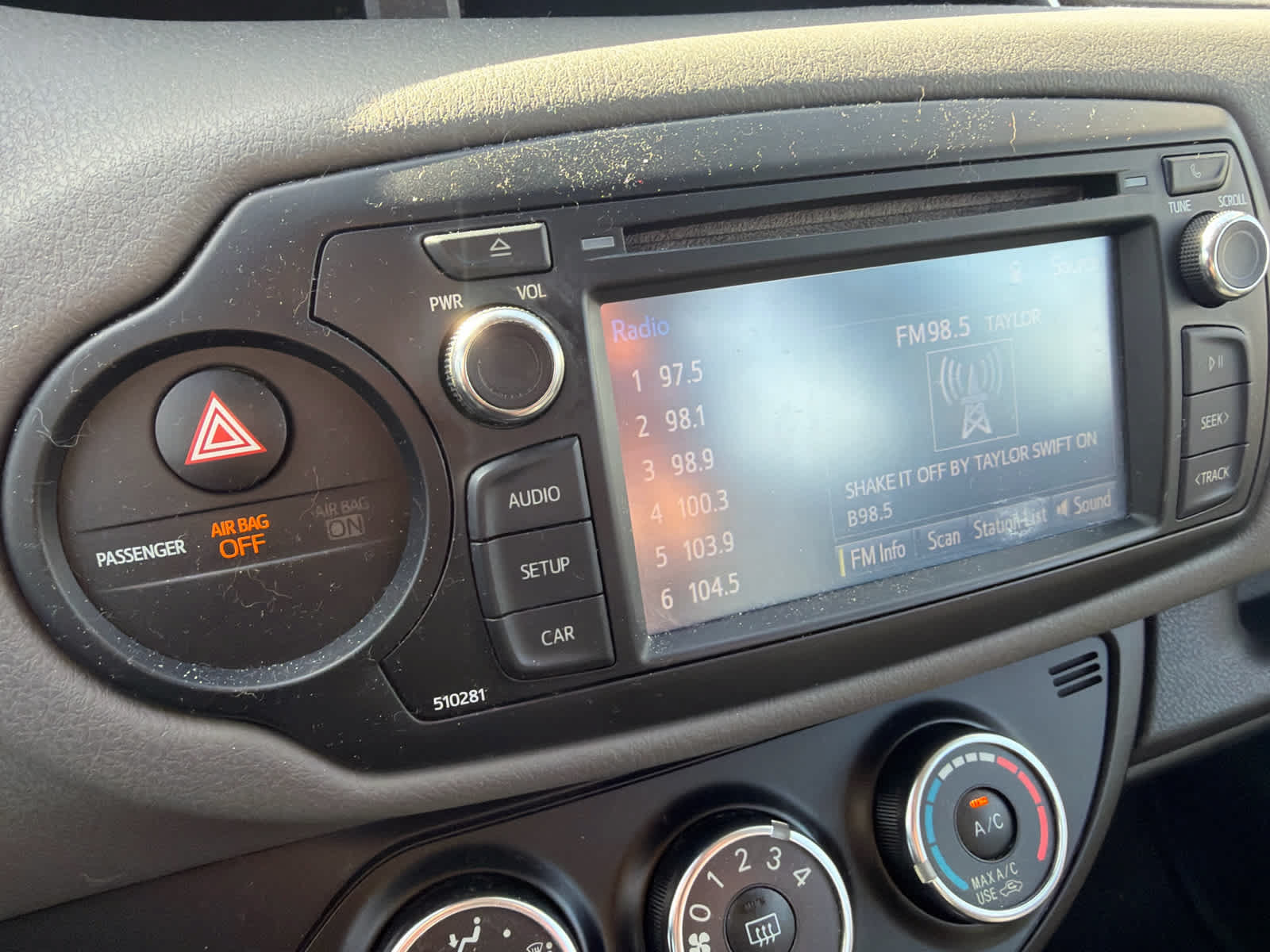 Used 2018 Toyota Yaris L FWD image 9