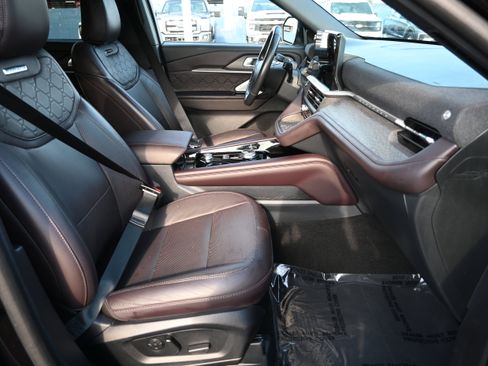 Used 2025 Ford Explorer Platinum w/ LUX Leather Package image 16