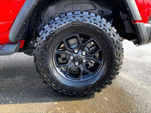 Certified 2024 Jeep Wrangler Willys image 9