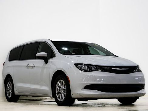 Used 2023 Chrysler Voyager LX image 1