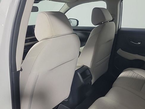 Certified 2023 Honda HR-V LX image 18