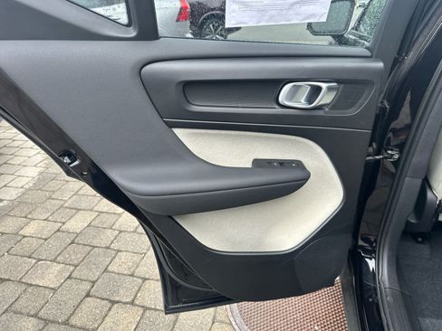 Used 2023 Volvo XC40 B5 Plus w/ Protection Package Premier AWD/4WD image 23