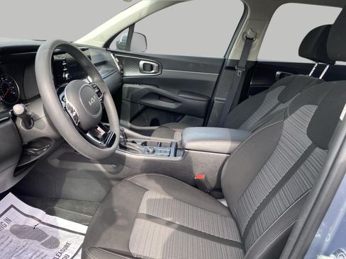 Used 2023 Kia Sorento LX AWD/4WD image 41