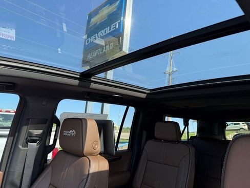 New 2026 Chevrolet Suburban High Country AWD/4WD image 26