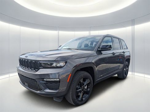 New 2025 Jeep Grand Cherokee Limited w/ Black Appearance Package image 8
