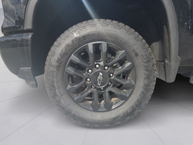 Used 2025 Chevrolet Silverado 2500 Custom w/ Custom Value Package AWD/4WD image 9