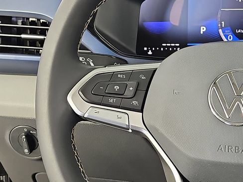 Certified 2023 Volkswagen Taos SE w/ Panoramic Sunroof Package FWD image 30