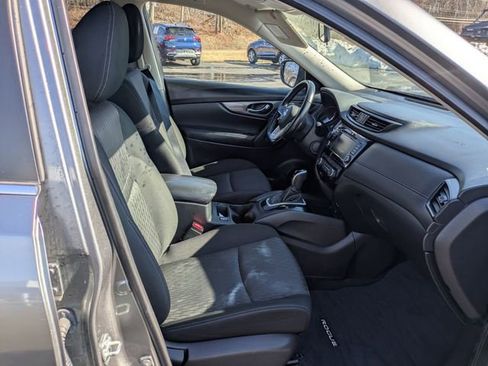 Used 2020 Nissan Rogue SV image 34