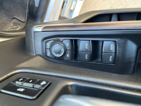 Used 2020 GMC Sierra 1500 SLT RWD image 19