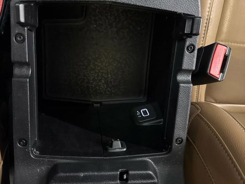 Used 2022 Jeep Wrangler Unlimited Sahara w/ Cold Weather Group AWD/4WD image 26