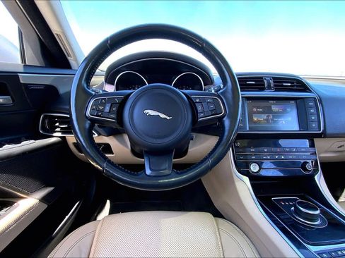 Used 2017 Jaguar XE Prestige image 6