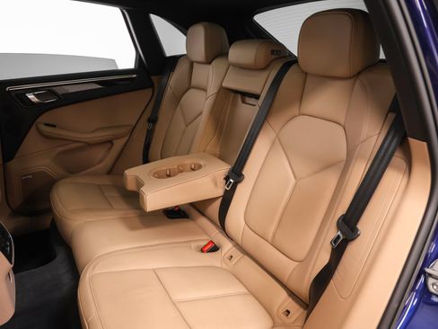Certified 2023 Porsche Macan AWD/4WD image 41