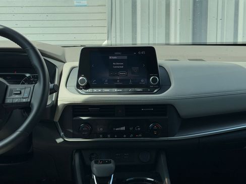 Used 2025 Nissan Rogue SV FWD image 17