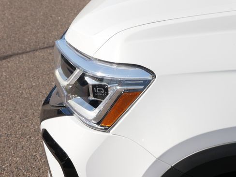 Used 2024 Volkswagen Taos SEL image 16