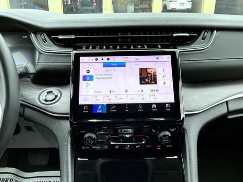 Certified 2022 Jeep Grand Cherokee Limited w/ MOPAR Finishing Package image 14