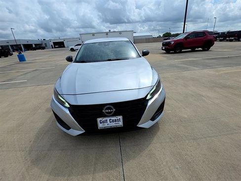 Used 2024 Nissan Altima 2.5 SV FWD image 4