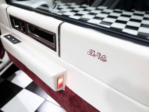 Used 1990 Cadillac De Ville Coupe image 33