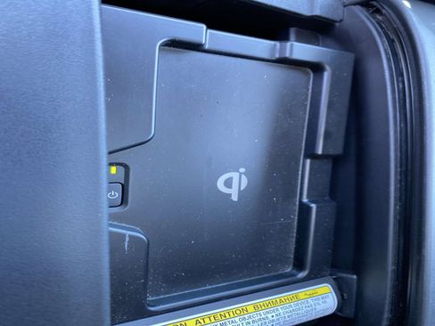 Used 2021 Toyota Highlander XLE AWD/4WD image 16