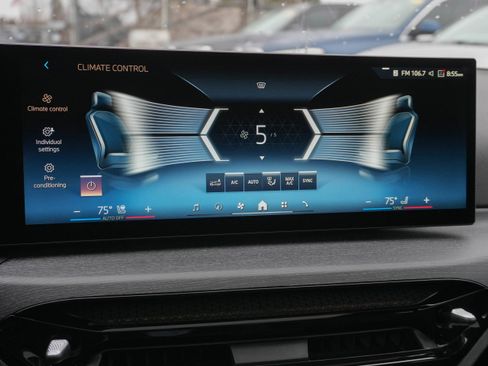 Certified 2025 BMW 330i xDrive Sedan w/ Premium Package image 17