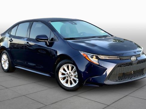 Used 2020 Toyota Corolla LE FWD image 3