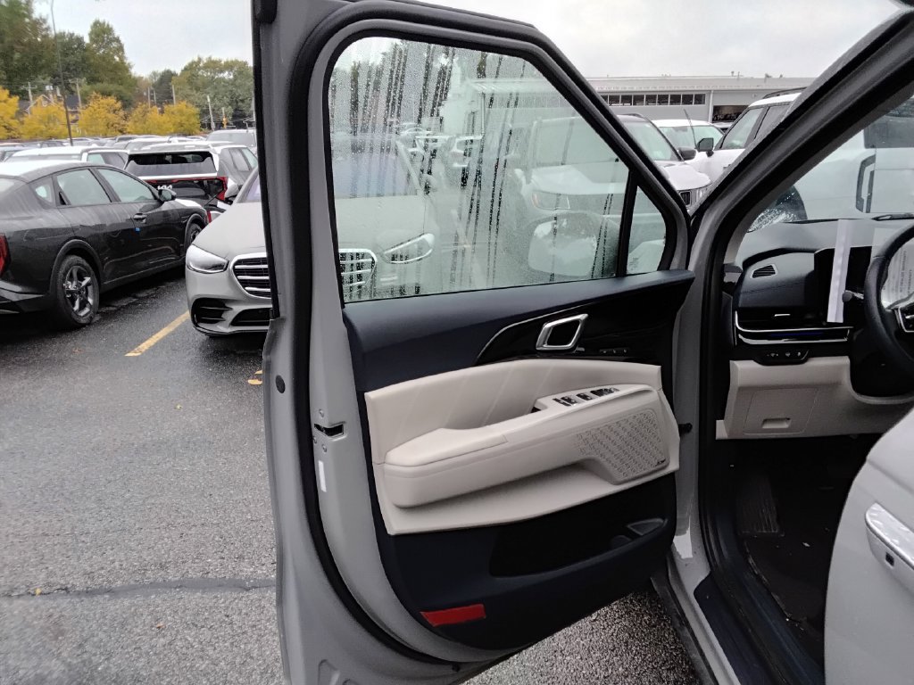 Used 2025 Kia Carnival SX Prestige FWD image 9
