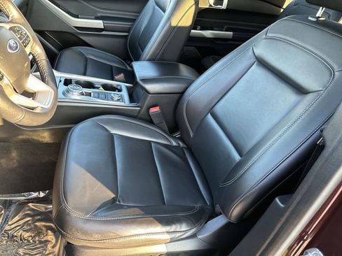 Used 2022 Ford Explorer XLT w/ Equipment Group 202A image 15