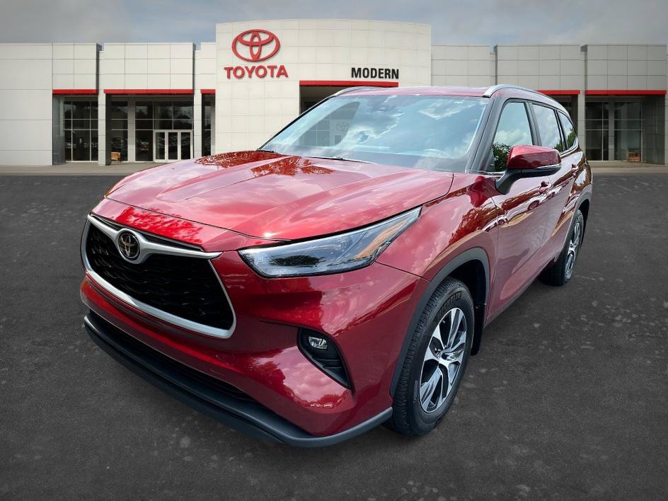 Certified 2026 Toyota Highlander XLE AWD/4WD image 1