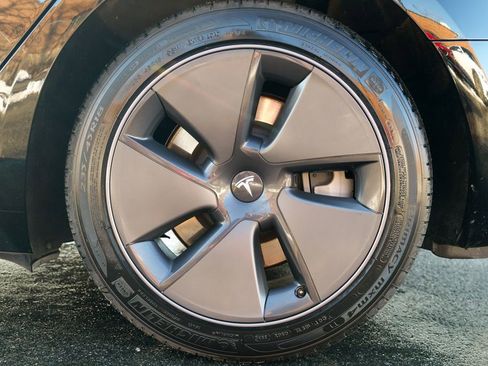 Used 2023 Tesla Model 3 Standard Range image 14