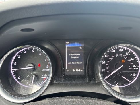 Used 2019 Toyota Camry LE image 10