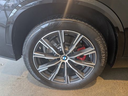 Used 2025 BMW X5 M60i w/ Climate Comfort Package image 9