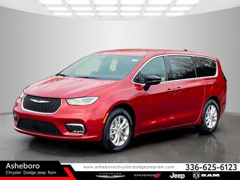 New 2026 Chrysler Pacifica Select image 1