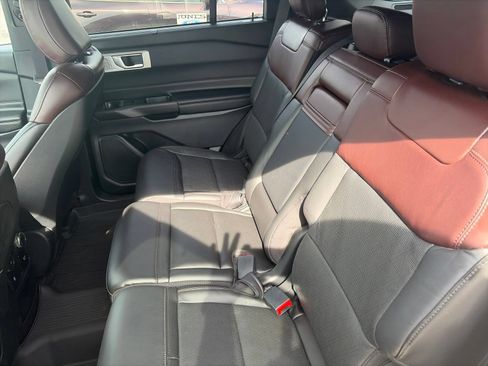 Used 2020 Ford Explorer Platinum w/ Premium Technology Package AWD/4WD image 12