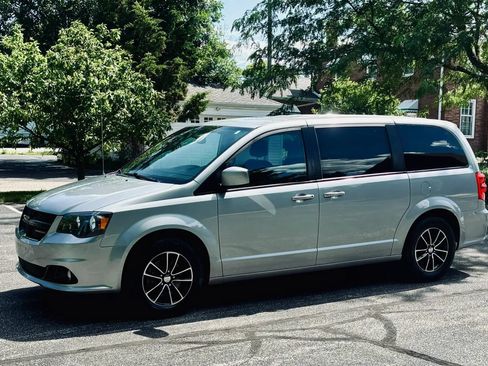 Used 2018 Dodge Grand Caravan SE FWD image 12