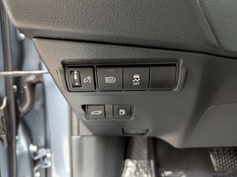 Used 2024 Toyota Corolla Cross XSE image 15