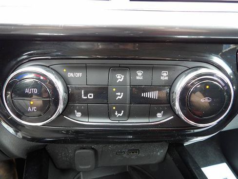 Used 2024 Chevrolet Trax ACTIV w/ Sunroof Package FWD image 25