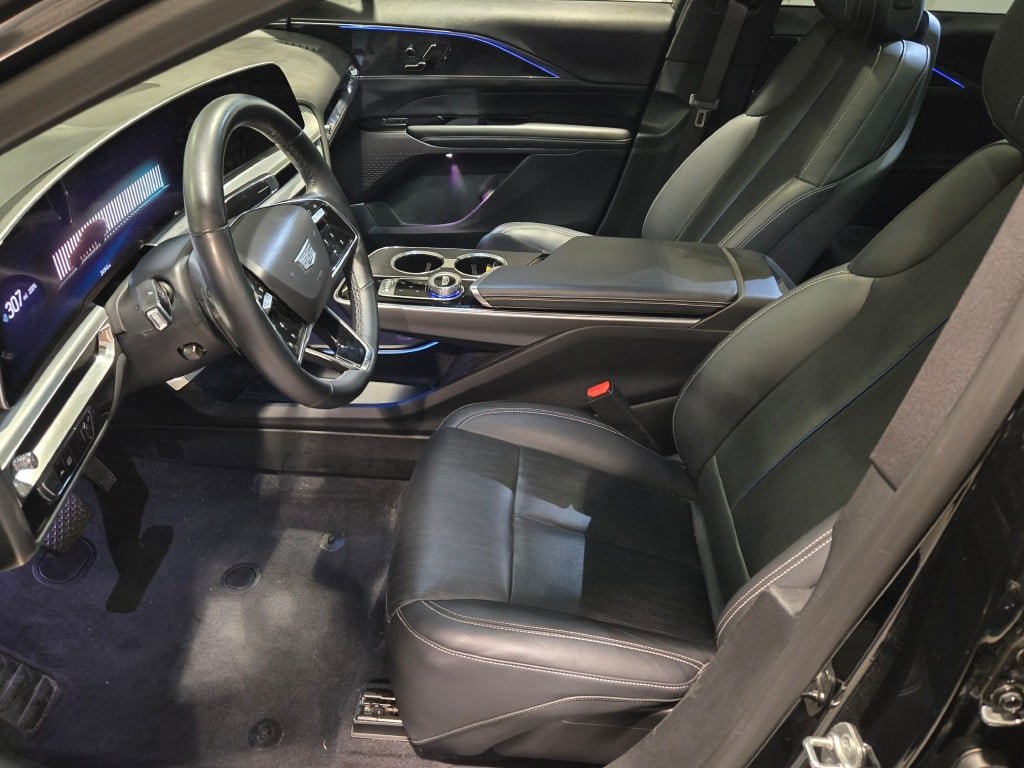 Used 2024 Cadillac Lyriq Sport AWD/4WD image 21