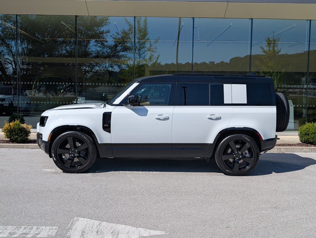 New 2026 Land Rover Defender 110 X-Dynamic SE AWD/4WD image 2