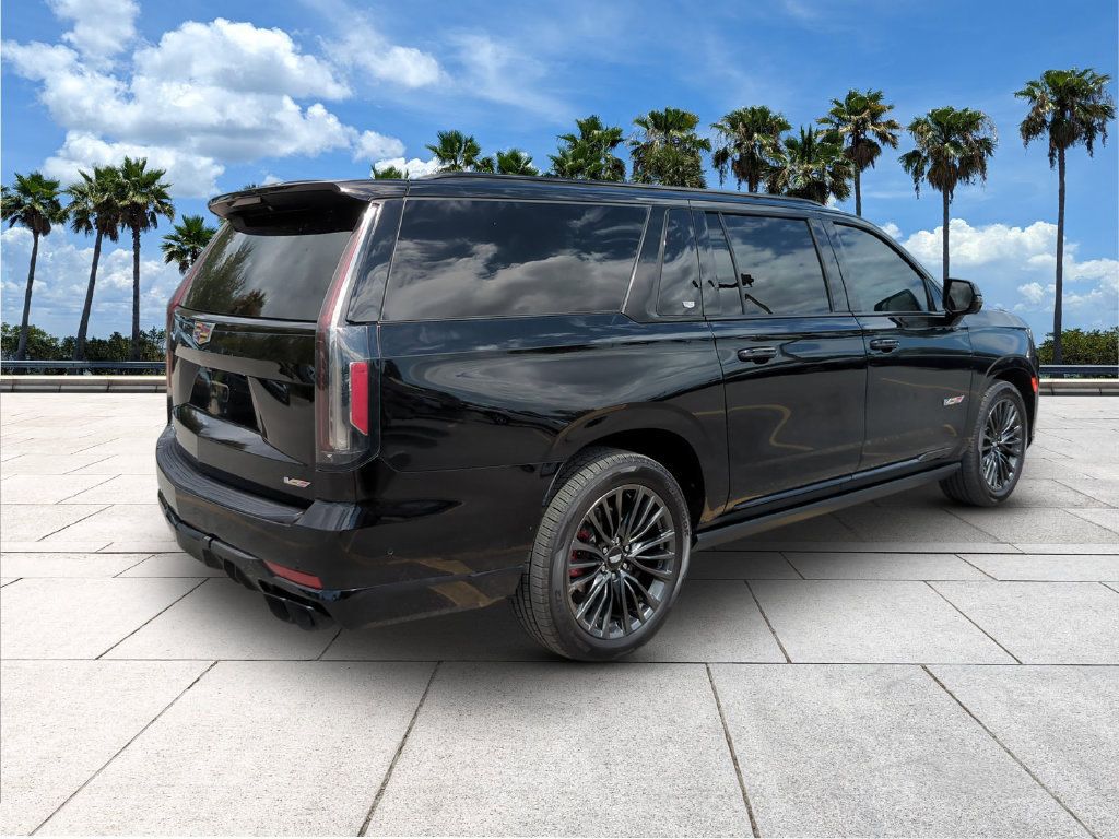 Used 2024 Cadillac Escalade ESV V AWD/4WD image 7