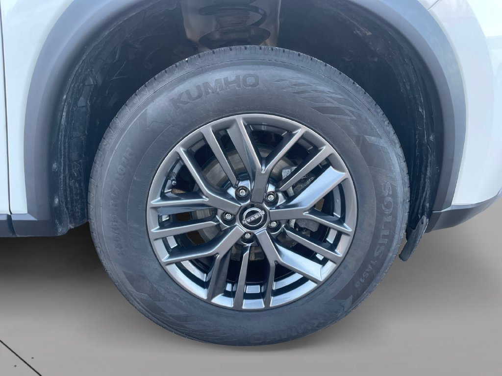 Used 2023 Nissan Rogue S AWD/4WD image 9