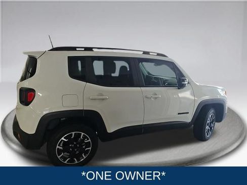 Used 2023 Jeep Renegade Latitude AWD/4WD image 3