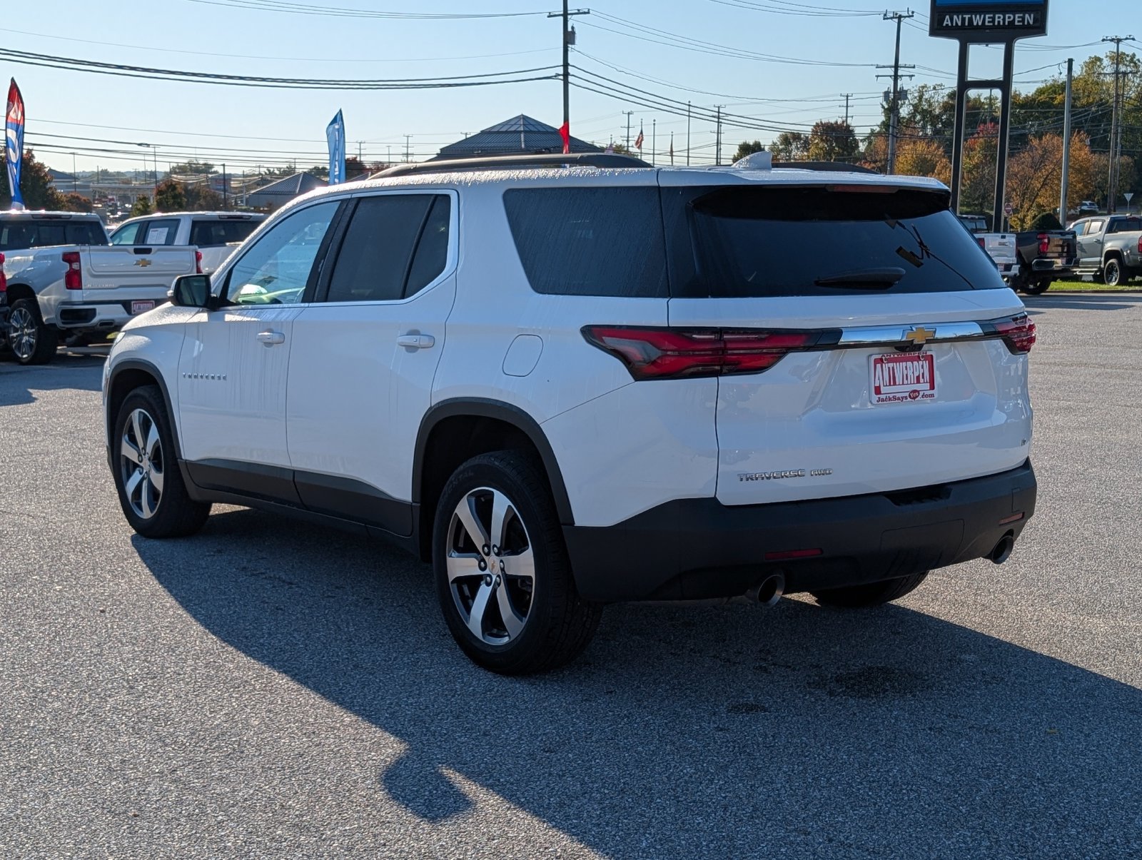 Used 2023 Chevrolet Traverse LT w/ LT Premium Package AWD/4WD image 5