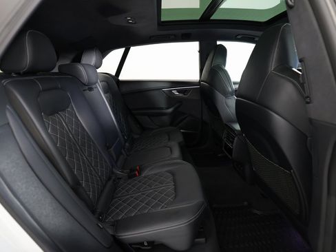 Used 2024 Audi SQ8 Prestige image 11